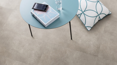 Vinylová podlaha Gerflor Creation 55 Clic Bloom Uni Taupe 0868 v interiéru