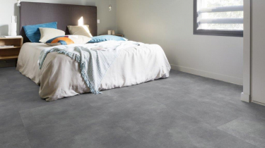 Gerflor Creation 55 Bloom Uni Grey 0869 v ložnici