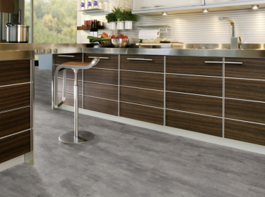 Wineo 400 Stone Glamour Concrete Modern DB00141 v kuchyni