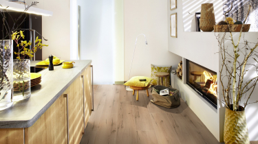 vinylová podlaha Wineo Purline 1200 wood XL - Announcing Fritz PL271R v kuchyni