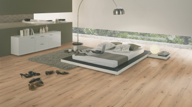 vinylová podlaha Wineo Purline 1200 wood XL - Announcing Fritz PL271R v ložnici